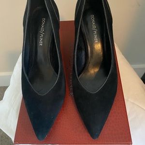 Donald Pliner Suede Pump